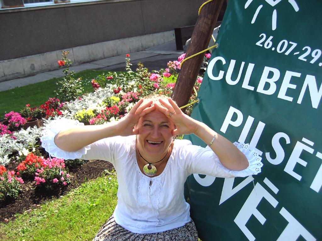 Svētku režisore Inese Stalidzāne visu paaudžu gulbeniešus aicina apmeklēt pasākumus un izpriecāties no sirds. Foto: Diāna Odumiņa