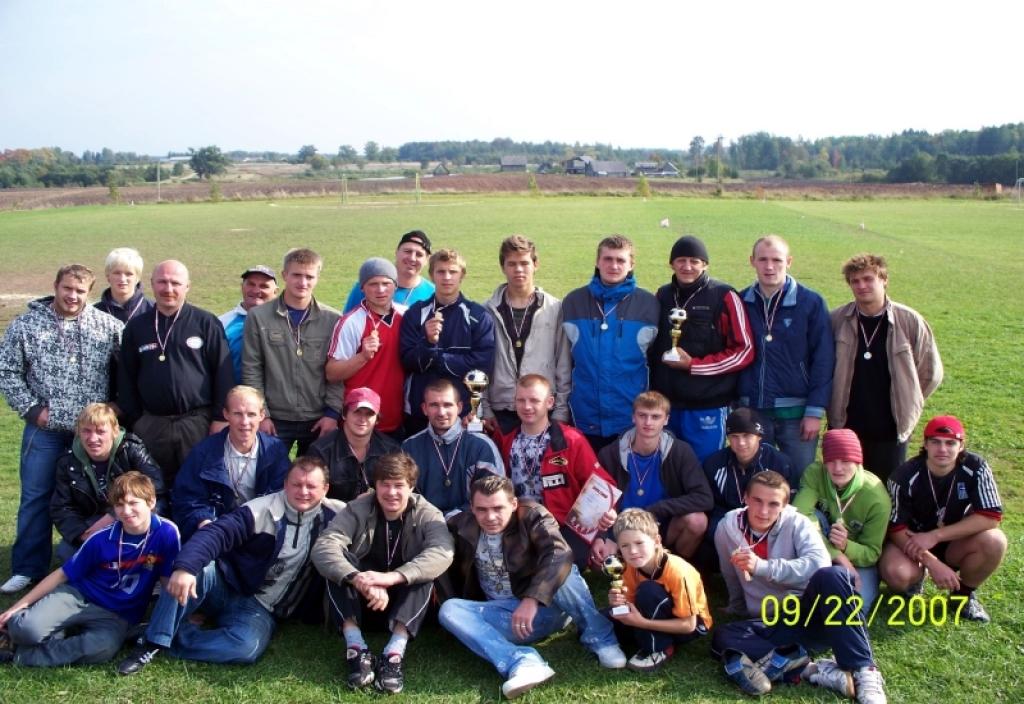 Apbalvošanā labākās trīs komandas saņēma Rankas pagasta padomes dāvātos kausus un diplomus, bet futbolisti - medaļas. 
Autors: Foto: no personiskā albuma