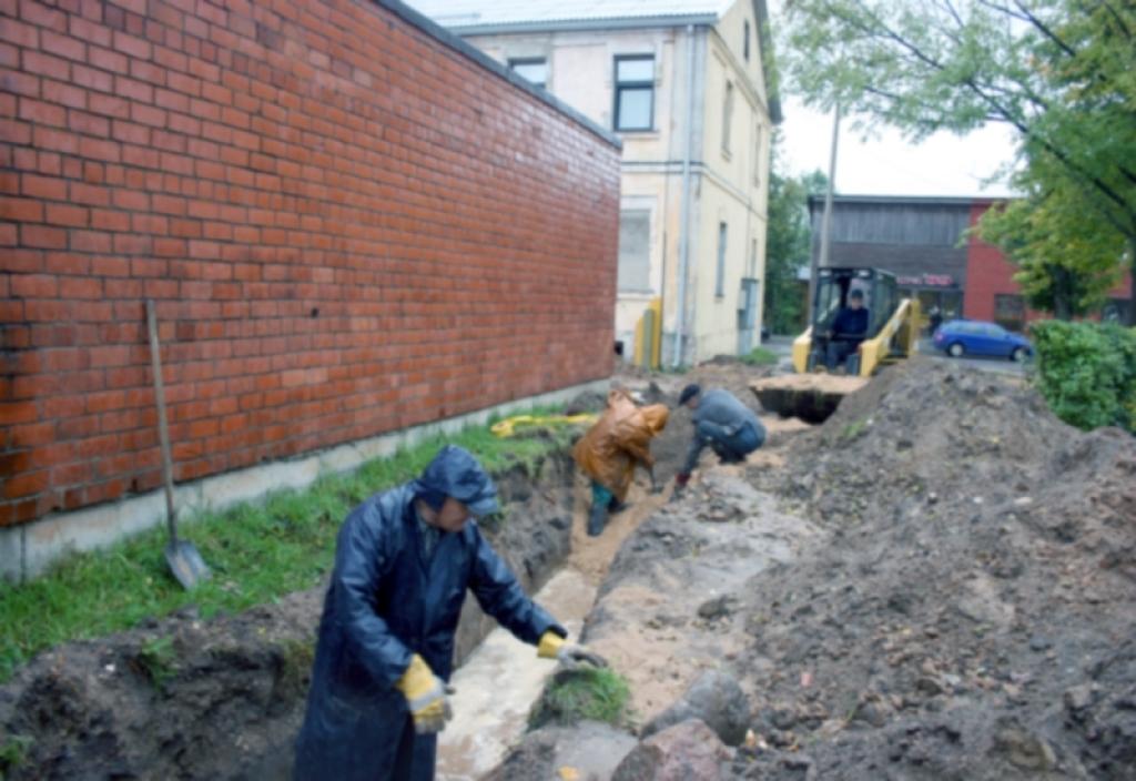 Pirmo reizi pilsētas vēsturē siltumu centralizēti saņems arī Ūdensvada ielā. Šonedēļ tur ir plānots pabeigt darbus.
Autors: Foto: Gatis Bogdanovs