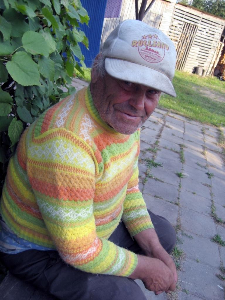 Tā ir sanācis, ka 75 gadus vecais Vikentijs Drozds, kas jau 46 gadus dzīvo Latvijā, kopš aprīļa ir uz ielas. Tā nevajadzēja notikt. Tas nav loģiski, ir nepamatoti, taču tā ir
Autors: Foto: Diāna Odumiņa