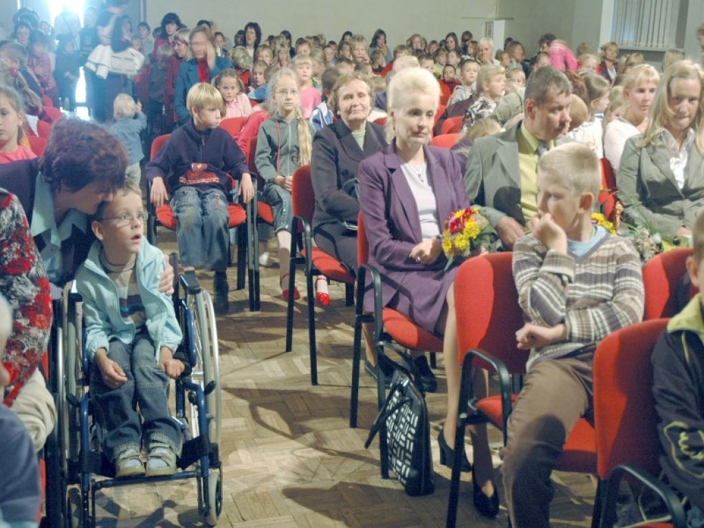 Uzņēmējas Aivas Vīksnas Gulbenes bērniem dāvātā izrāde \