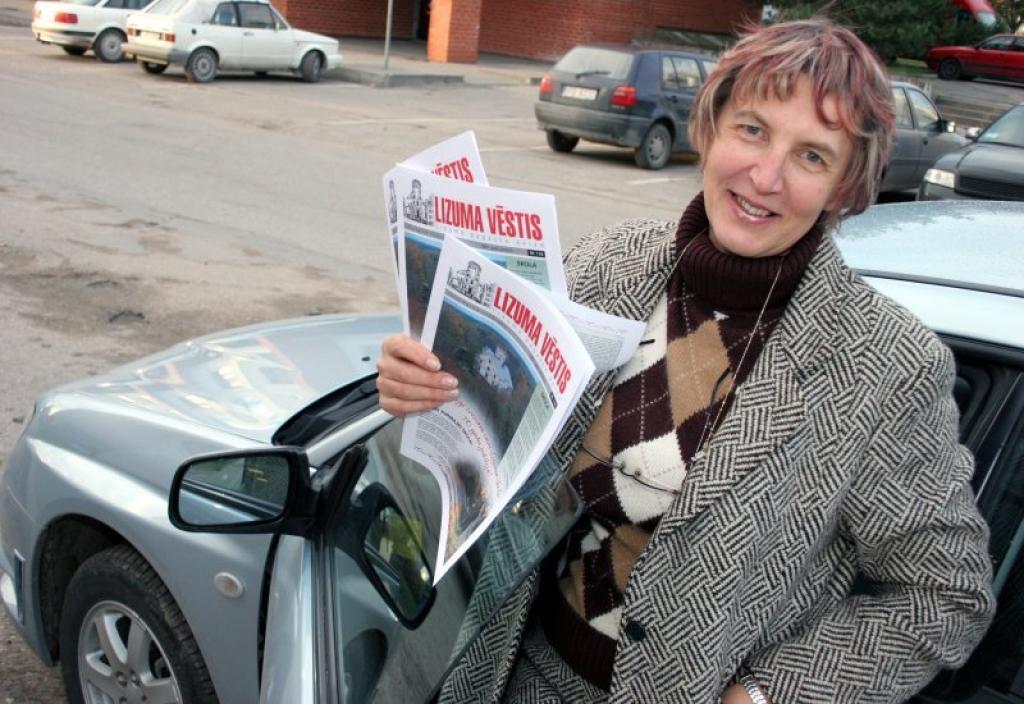 “Avīzes veidošanas darbs ir ļoti aizraujošs, taču viena šo darbu es nebūtu paveikusi. Liels paldies maniem audzēkņiem, kas ar interesi un azartu iesaistījās avīzes veidošanā!” saka pirmā pagasta avīzes redaktore Skaidrīte Burkite. 
Autors: Foto: Gatis Bogdanovs