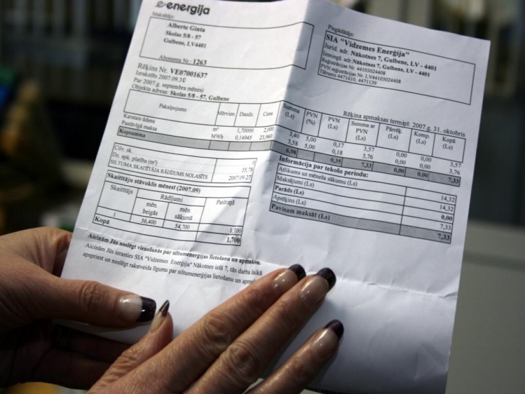 Gulbenieši kārtējā rēķinā par karsto ūdeni lasīja aicinājumu ierasties SIA “Vidzemes enerģija” parakstīt vienošanos. Tas radīja satraukumu, vai tas ir jāpaveic līdz apkures sezonas sākumam. 
Autors: Foto: Gatis Bogdanovs