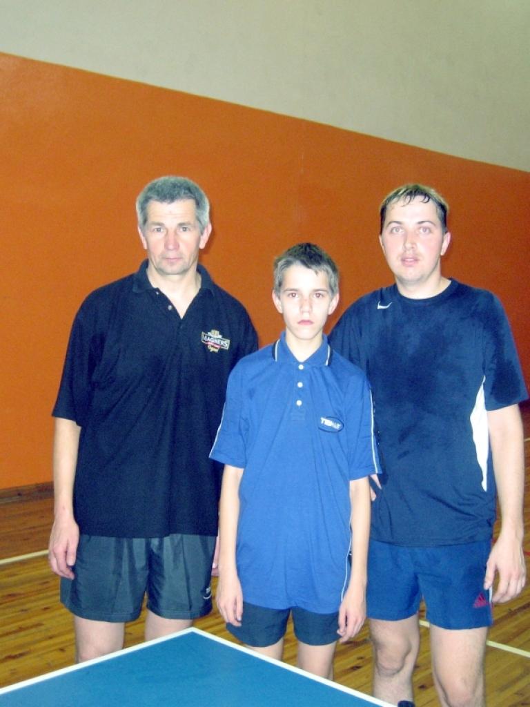 No kreisās: Edvīns Svīķis izcīnīja 1.vietu, 2.vietā - Jānis Svīķis (abi no Valmieras), 3.vietā - Aivars Dulbergs (Alūksne).
Autors: Foto: Jāzeps Odumiņš