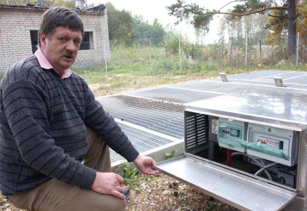 Stāmerienas pagasta komunālās saimniecības vadītājs Guntars Indriksons atzīst, ka jaunās attīrīšanas iekārtas ir salīdzinoši jaudīgākās, modernākas, jo visu darbina automātika, kā arī drošākas, jo vairs nav atklāto dīķu. 
Autors: Foto: Gatis Bogdanovs 