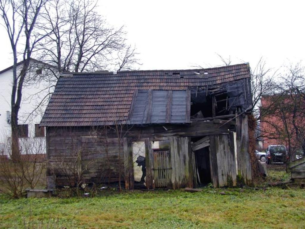 Gulbenes pilsētas dome ir uzdevusi īpašniekiem līdz 1.jūnijam nojaukt šo graustu vai arī uz ēkas pamatiem uzcelt tādu pašu jaunu namu, atbilstoši iepriekš izstrādātam un akceptētam projektam. 
Autors: Foto: no Gulbenes pilsētas domes arhīva 