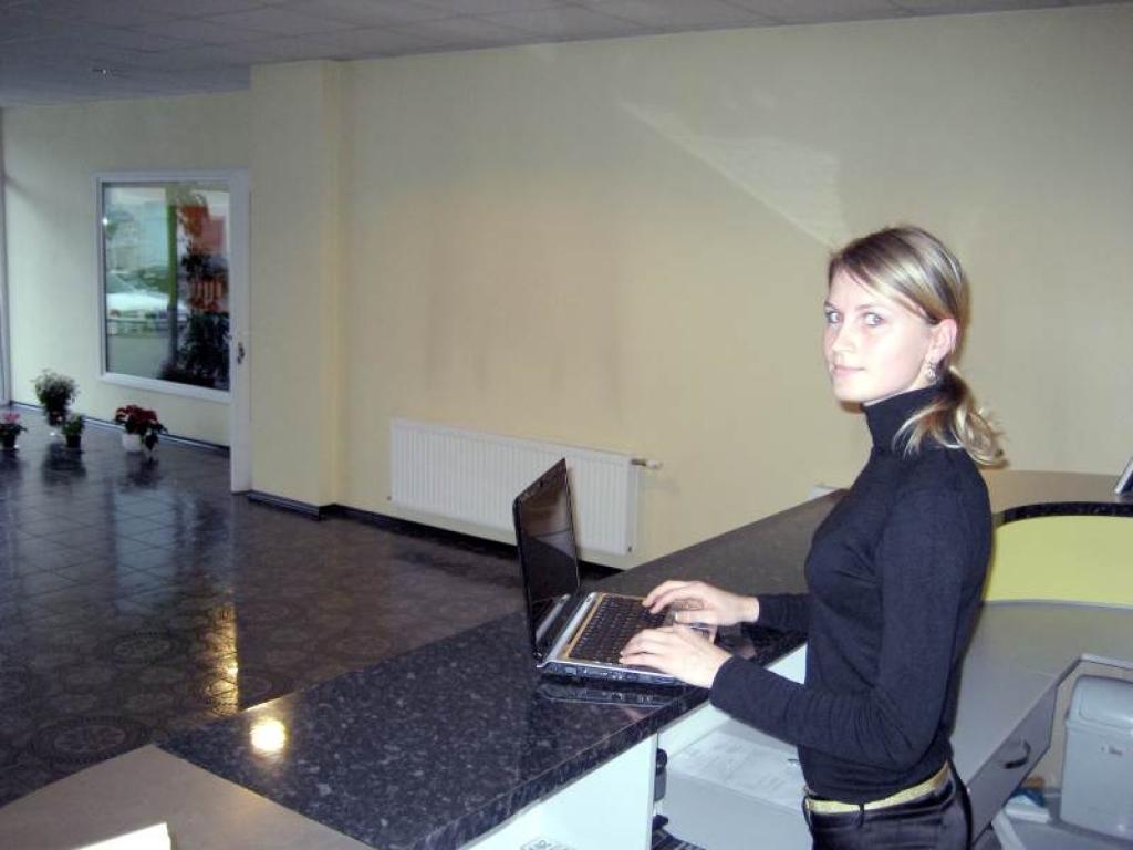 Pēc klientu lūguma Gulbenes viesnīcā tagad ir pieejams jauns pakalpojums - bezvadu ātrgaitas internets.
Autors: Foto: Diāna Odumiņa