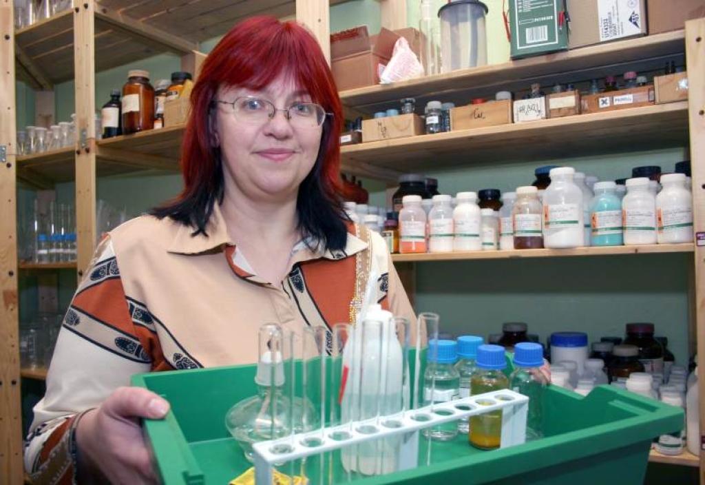 Līga Silauniece atklāj, ka ķīmiju sevišķi daudz vidusskolu absolventu neizvēlas studēt, taču dažādas ar to saistītas profesijas gan.
Autors: Foto: Gatis Bogdanovs