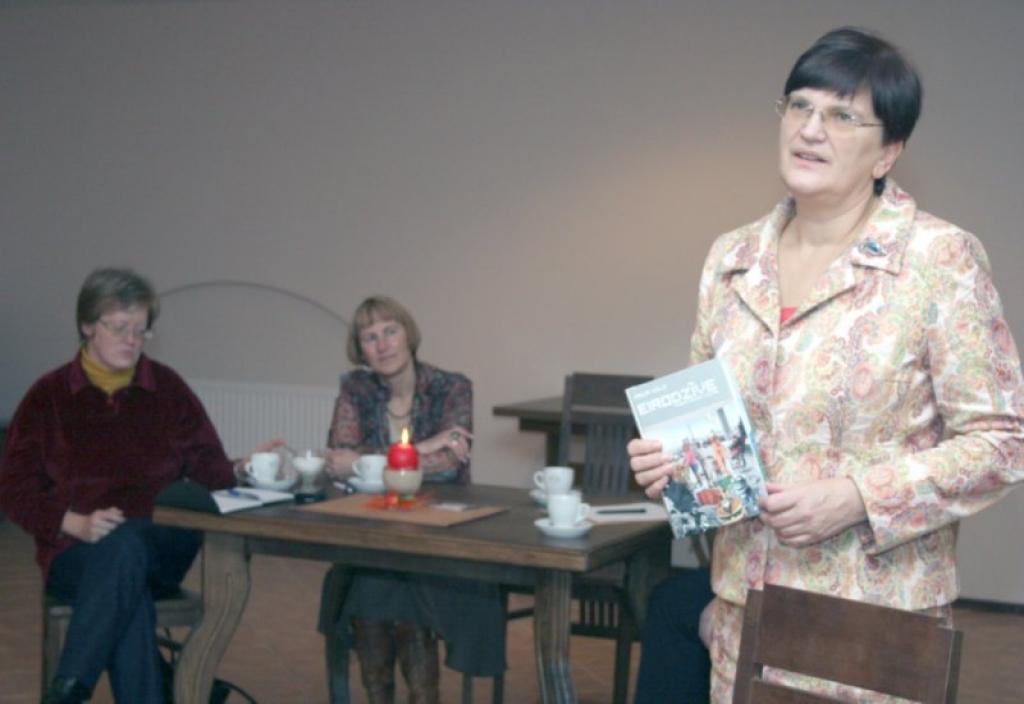 Novadniece, filozofe Maija Kūle bija diskusiju aizsākusi jau neklātienē, nododama lasītāju vērtējumam savu grāmatu 