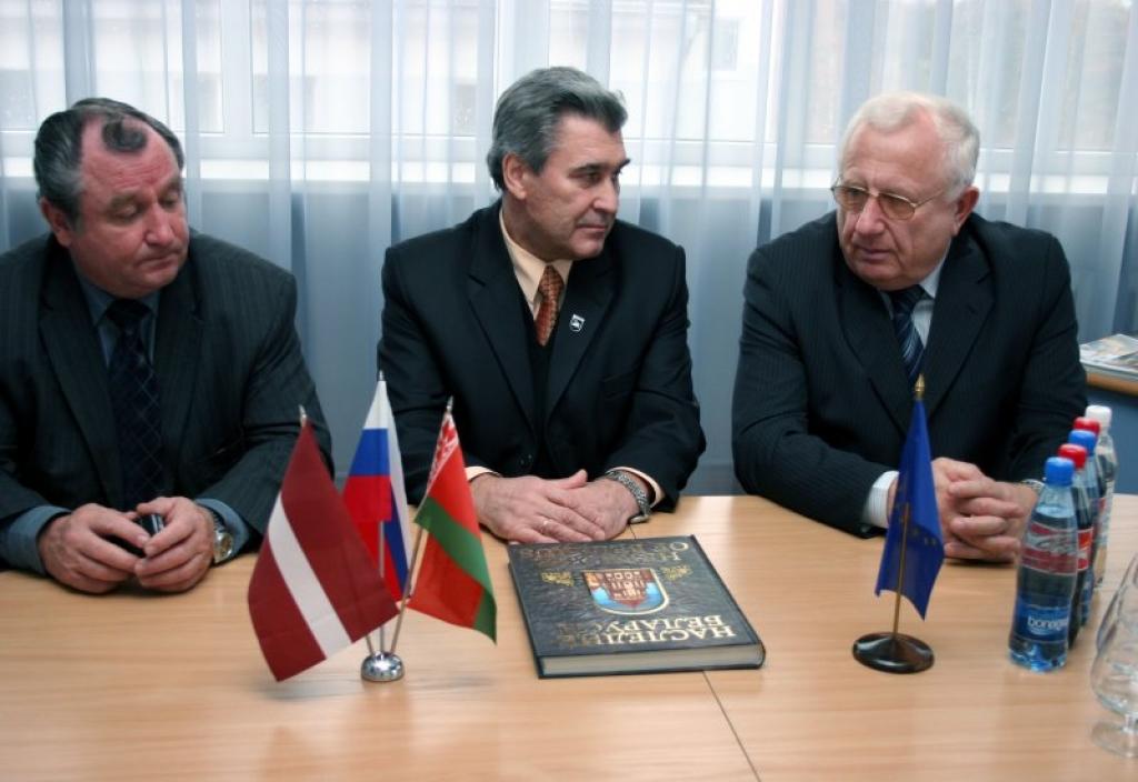 Baltkrievijas vēstnieks Latvijā Aleksandrs Gerasimenko vakar un šodien  viesojās Gulbenes rajonā, tikās ar SIA 