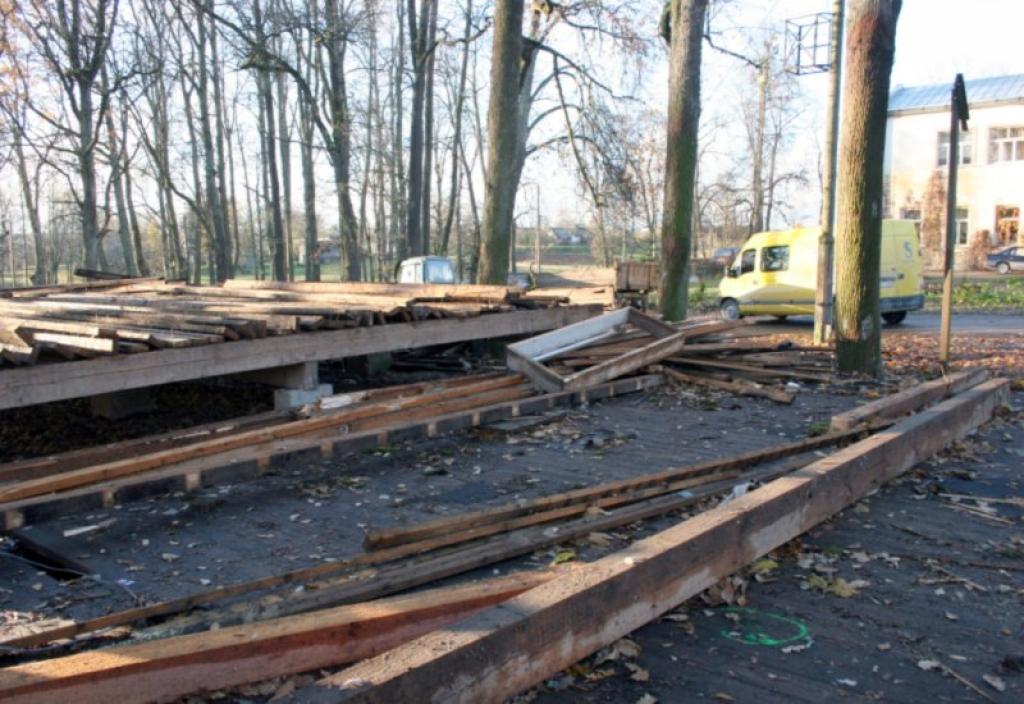 Druvienas pagastā pēc kāda laika vietā, kur atradās padomju gados celtā vasaras estrāde, būs moderna sporta zāle. 
Autors: Foto: Gatis Bogdanovs 