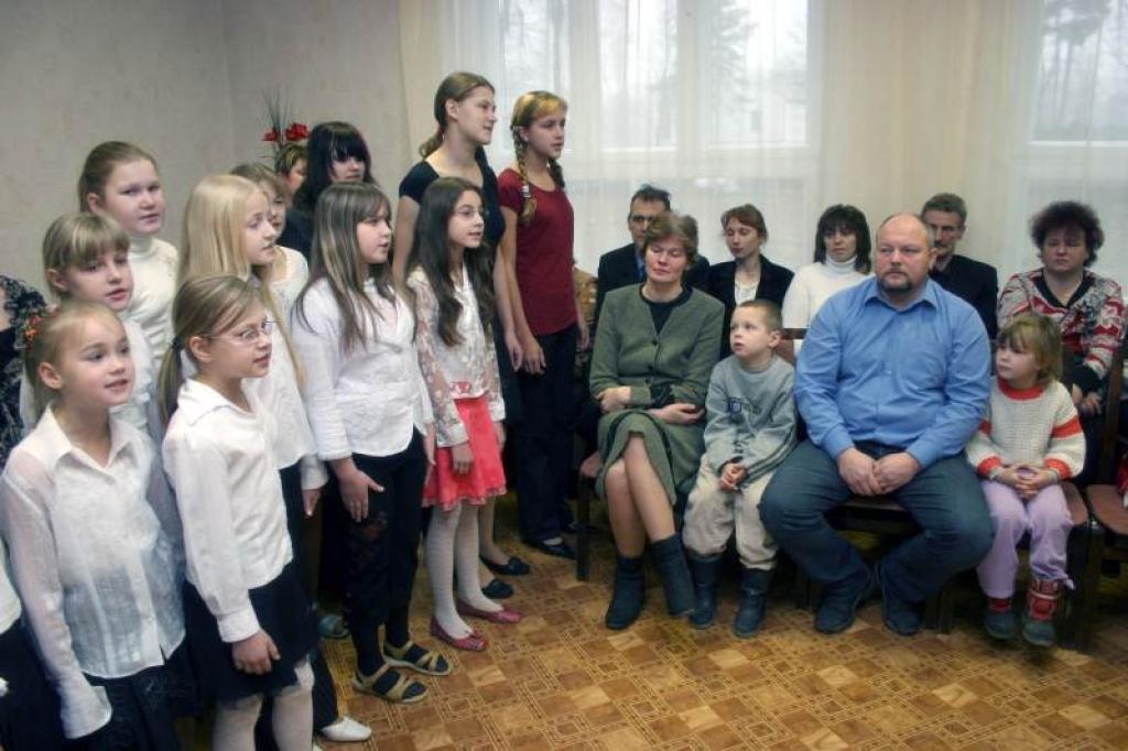 Kļūt par audžuģimeni - tas nav darbs, bet misija, tā uzskata rajona audžuģimenes, kas pagājušajā nedēļā pulcējās kopīgā pasākumā.
Autors: Foto: Gatis Bogdanovs 