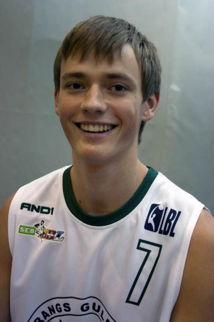 Spēlē pirmos 2 punktus guva Valmiera ātrajā uzbrukumā, kam pretī Sokolovs uzreiz realizēja tālmetienu. Tā arī bija vienīgā reize, kad mūsējie atradās vadībā un pirmajās piecās minūtēs šie bija vienīgie gūtie punkti. Sokolovs špēlē ar valmieriešiem guva 17 punktus.
Autors: Foto: Gatis Bogdanovs