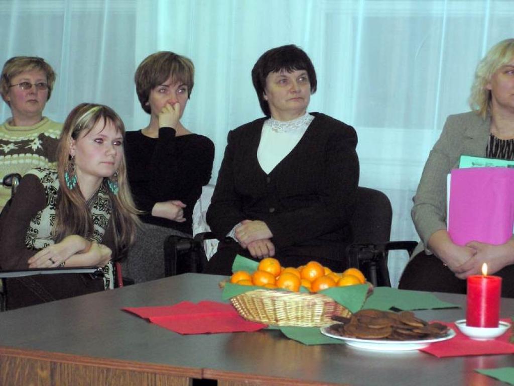 Svētku noskaņā Gulbenes 2.vidusskolā noritēja nopietna saruna par to, kā palīdzēt bērniem un jauniešiem ar invaliditāti īstenot viņu tiesības izglītoties, iegūt ilgoto profesiju un atrast darbu tajā. 
Autors: Foto: Diāna Odumiņa