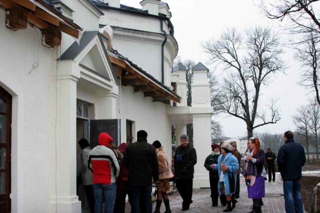 Šodien pirmo reizi tik plašai Vidzemes žurnālistu auditorijai tika prezentēta Vecgulbenes muižas kompleksa atjaunošanas gaita.
Autors: Foto: Gatis Bogdanovs
