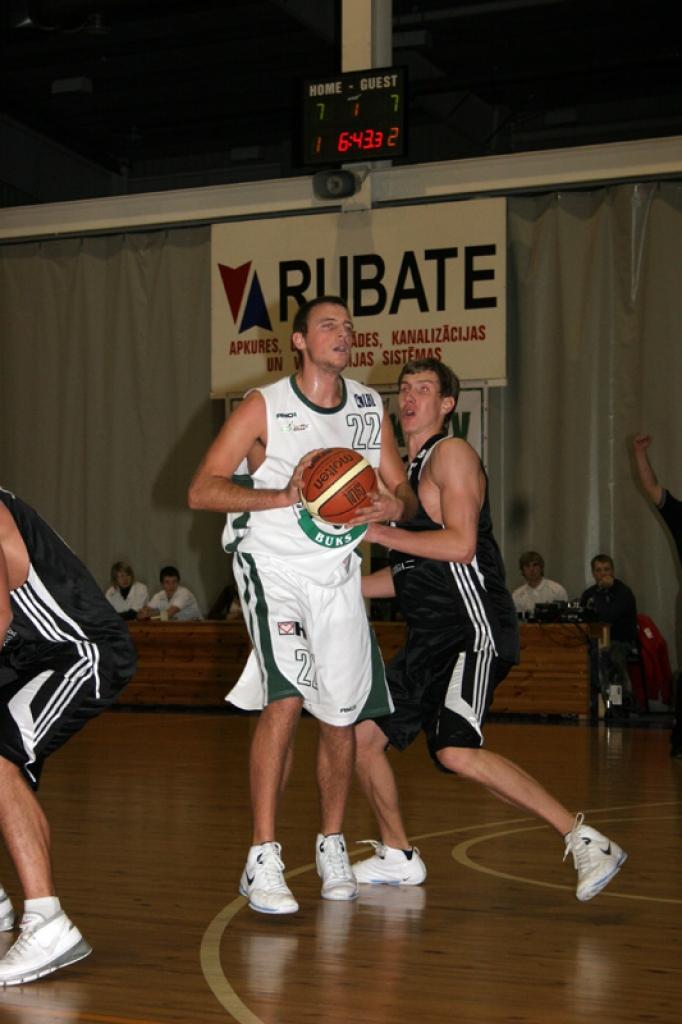 Spēlē ar VEF komandu Agra Kazāka kontā - 24 punkti un 4 atlecošas bumbas. Attēlā iepriekšējās spēles moments.
Autors: Foto: Gatis Bogdanovs (no arhīva)