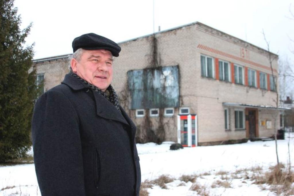 Lejasciema pagasta pašvaldības vadītājs Dainis Švika ir ieinteresēts saglabāt kādreizējo Sinoles kultūras nama ēku, tai piešķirot citu statusu.
Autors:  Foto: Gatis Bogdanovs