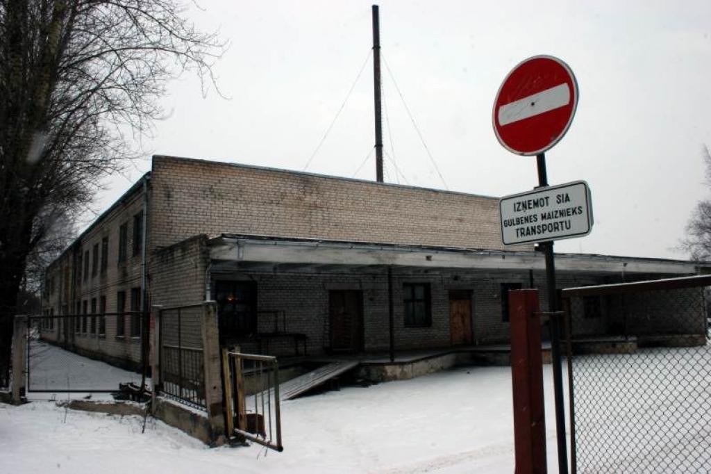 Gulbenē atkal ir par vienu ražotni mazāk. Cik ilgi maizes ceptuves ēka, tāpat kā daudzas citas, stāvēs tukša, šobrīd atliek vienīgi minēt. 
Autors: Foto: Gatis Bogdanovs