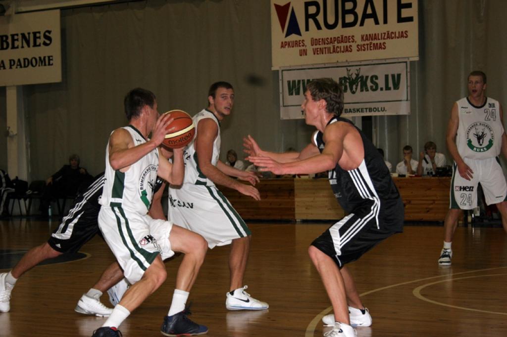 Buki spēlē ar VEF (Rīga) basketbolistiem.
Autors: Foto: Gatis Bogdanovs (no arhīva)
