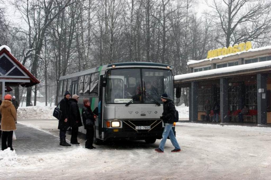 Šā gada laikā kopā ar katru rajona pašvaldību tiks izvērtēti visi autobusu maršruti, jo izstrādātajā maršrutu tīklā, iespējams, varētu iekļaut arī kādu no skolēnu pārvadājumu maršrutiem.
Autors: Foto: Gatis Bogdanovs (no arhīva)