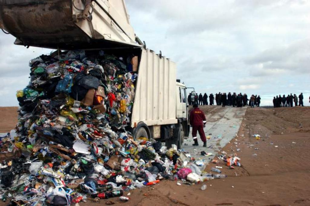 Pirmā atkritumu krava izmēģinājumam.
Autors:  Foto: Gatis Bogdanovs