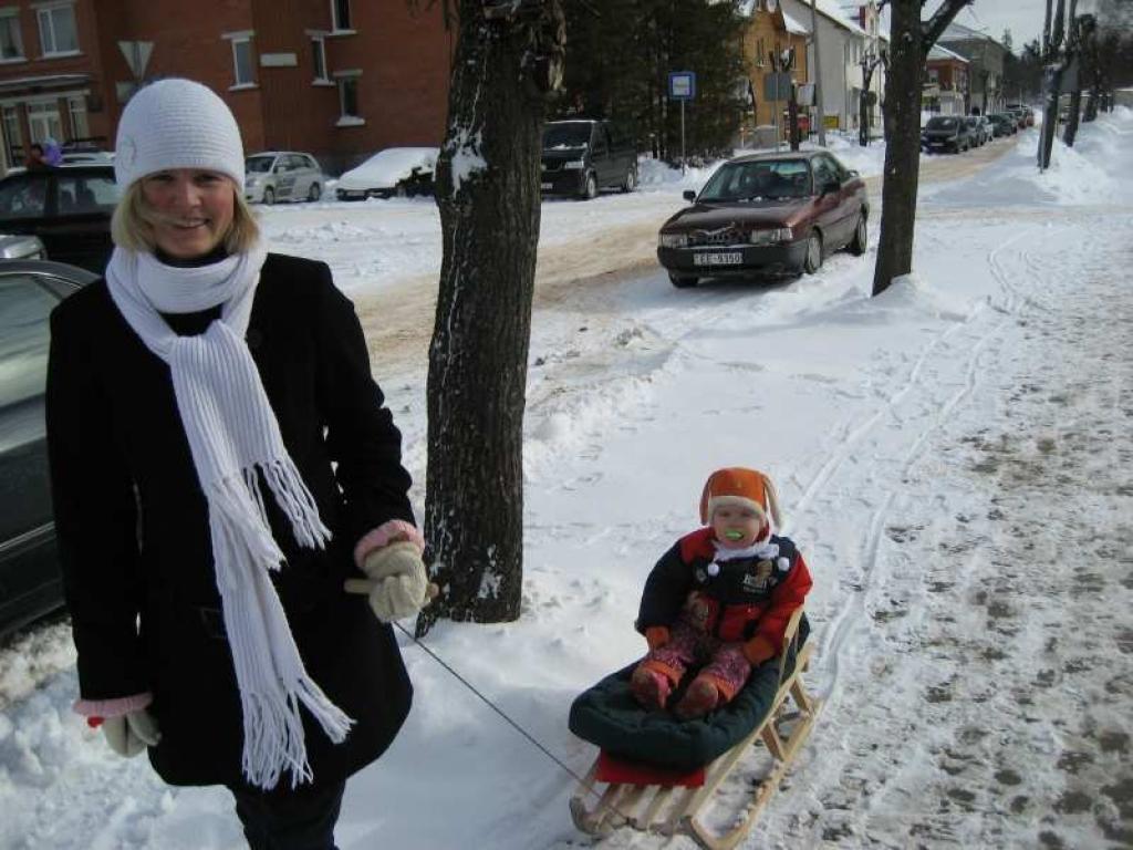 Inga Anča un viņas mazā meitiņa Līva izbauda ziemas priekus.
Autors: Foto: Diāna Odumiņa