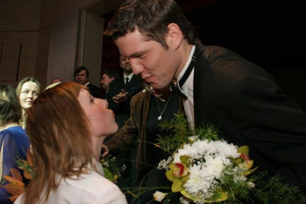 Nauris Indzeris Gulbenē mīlets ne tikai kā dziedātājs, bet arī kā novadnieks, radinieks, draugs, klases, skolas biedrs un vienkārši labs paziņa - savējais. 
Autors:  Foto: Gatis Bogdanovs