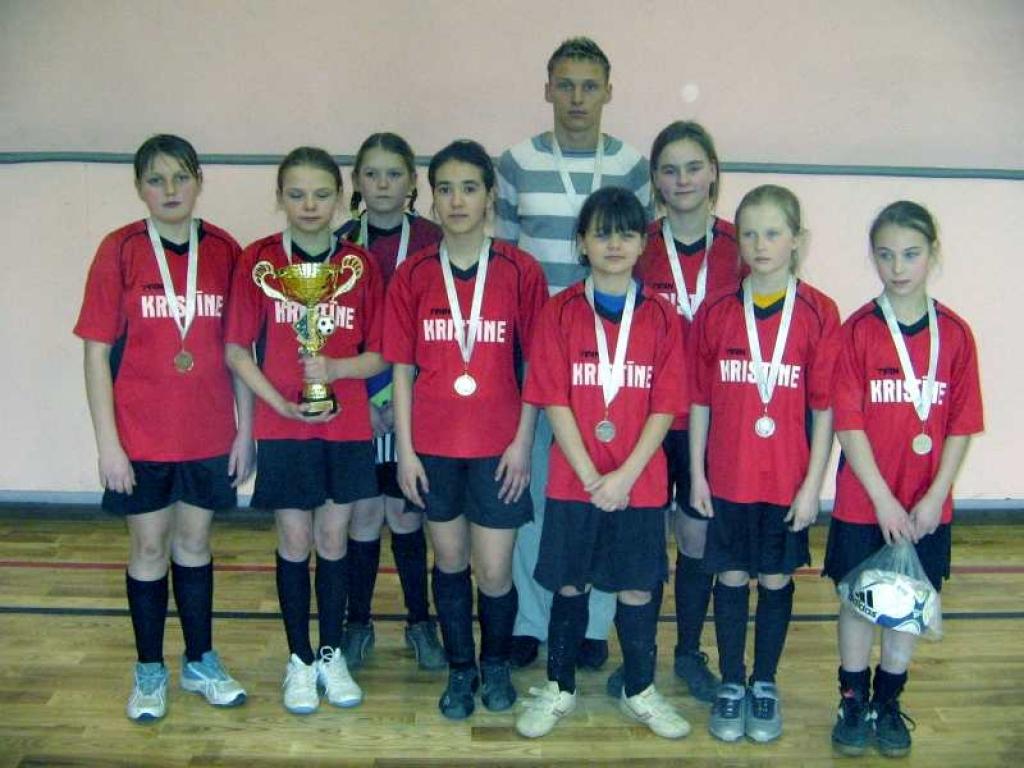 Latvijas 2008.gada meiteņu ziemas čempionātā visjaunākajā grupā Gulbenes BJSS komanda trenera Daiņa Tašiņa vadībā izcīnīja 2.vietu un sudraba medaļas.
Autors: Foto: no personiskā arhīva