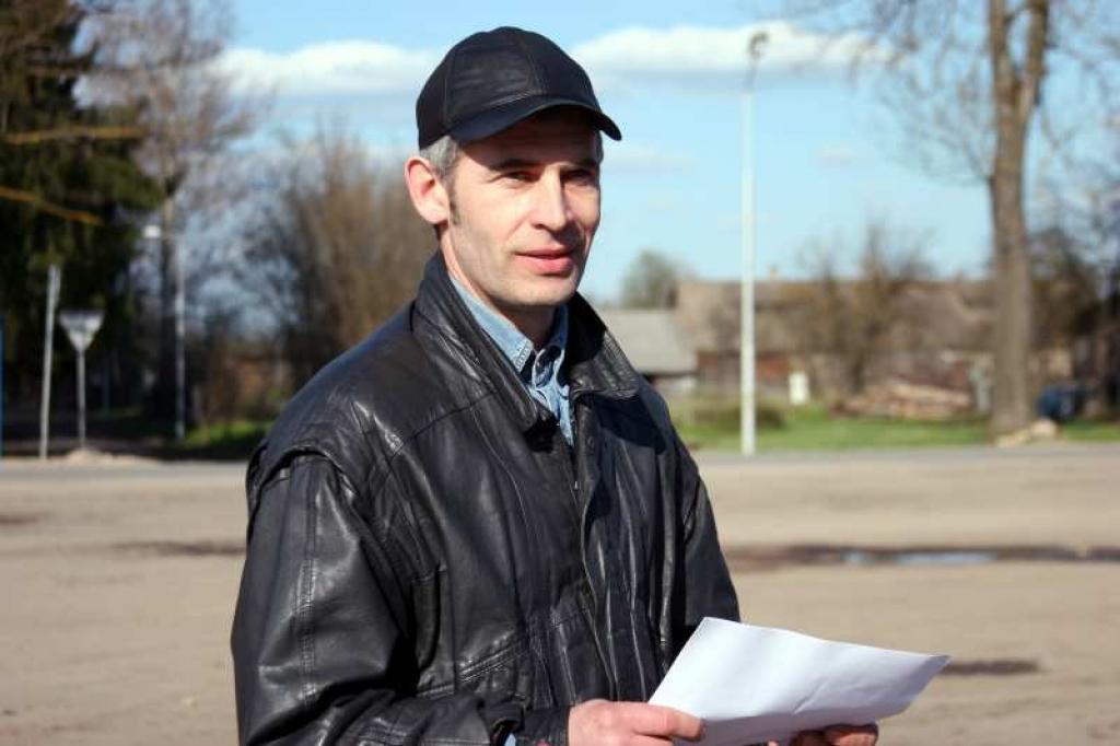 Lejasciema vidusskolas mājturības skolotājs Guntars Šmits, kas bija vēstules un parakstu vākšanas iniciators, saka, ka savākti precīzi 535 paraksti. 
Autors: Gatis Bogdanovs