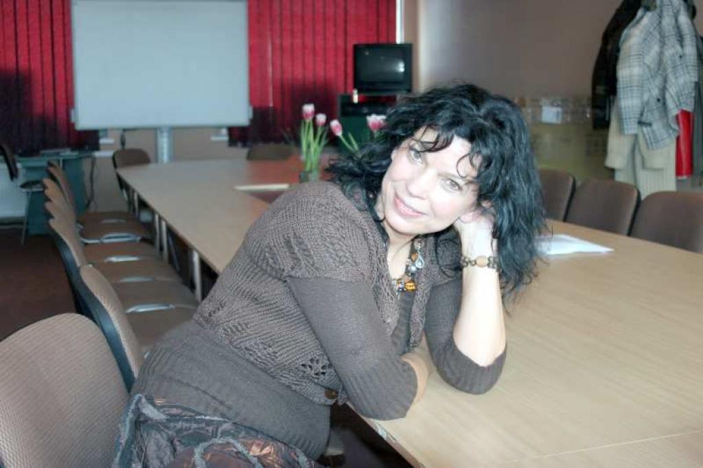 Ainai Poišai vislielāko prieku sagādā grāmatas, labs kino, mūzika, saule, jūra, kā arī rosīšanās pa māju. 
Autors: Evita Brokāne