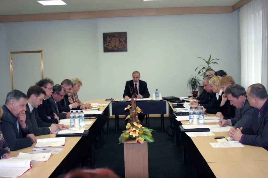 Rajona padomes darbinieki ir pārliecināti, ka noteikti vēl būs jāatgriežas pie debatēm par izmaiņām darba koplīgumā, jo rajona padomes atrodas pārmaiņu priekšā.
Autors: Evita Brokāne 