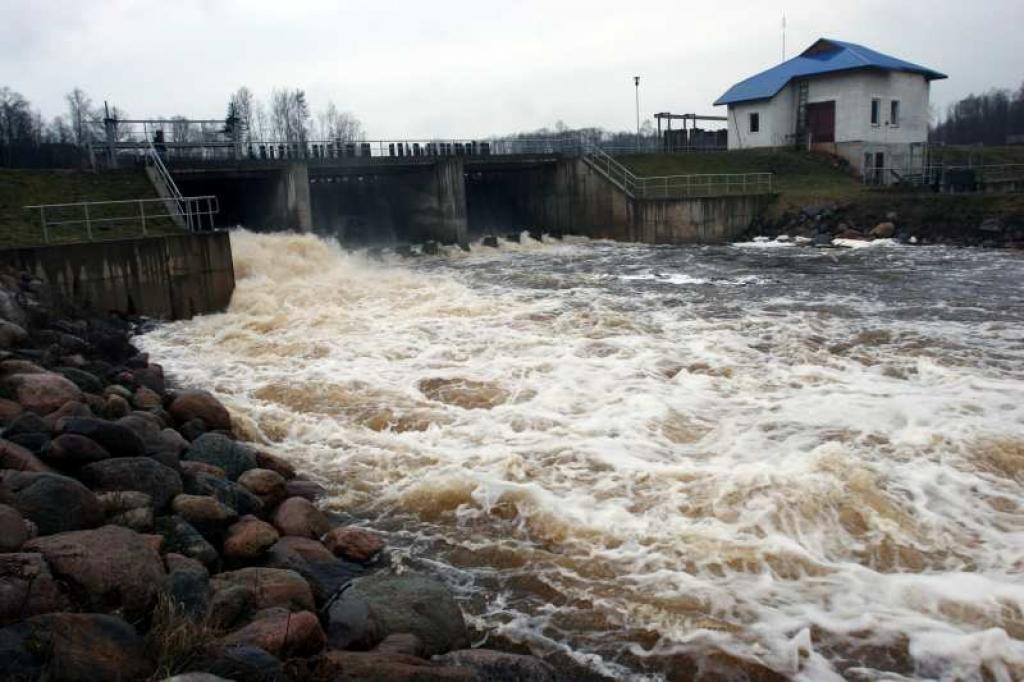 Ūdens daudzums Gaujā šobrīd ir tiešām iespaidīgs. HESu darbiniekiem šobrīd ir cītīgi jāseko līdzi ūdens līmeņa svārstībām.
Autors: Gatis Bogdanovs