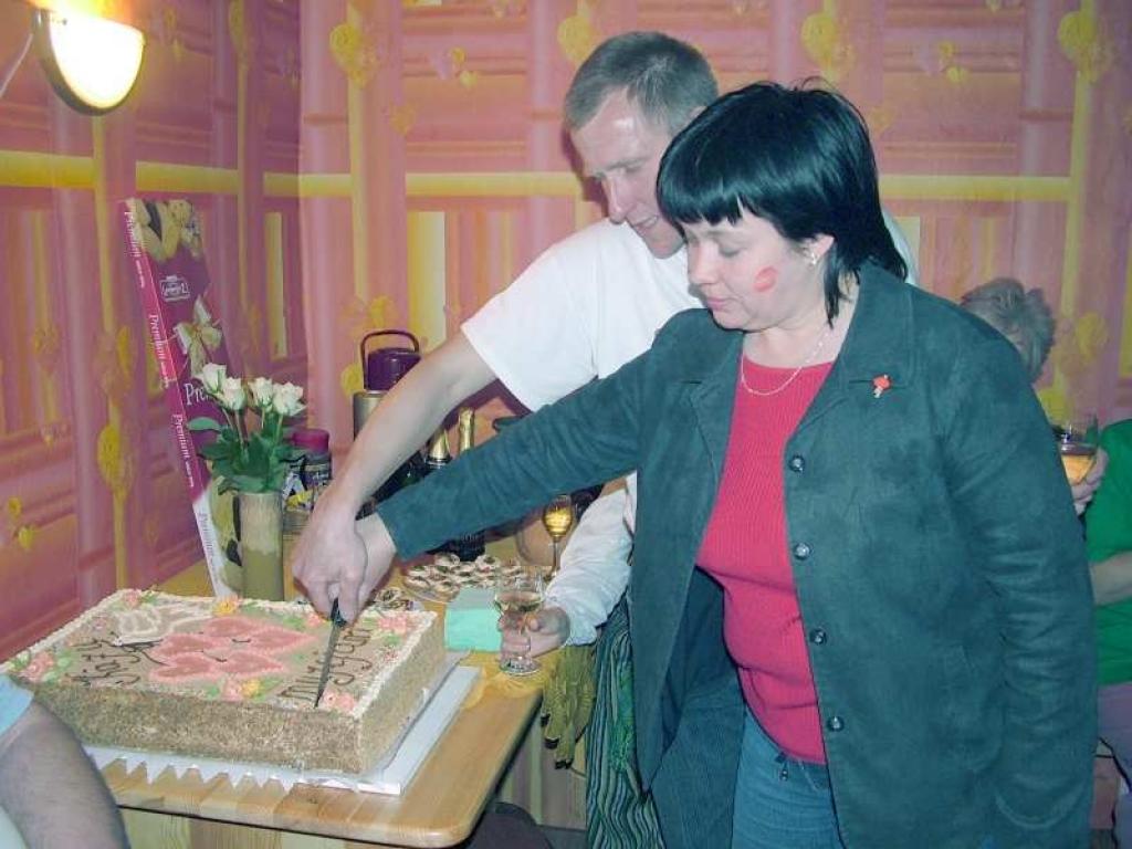 Kāzu muzeja dzimšanas dienas svinībās tradicionāli tika vārīta un ēsta Kāzu muzeja raibā zupa un viesi cienāti arī ar dzimšanas dienas kūku.
Autors: Gatis Bogdanovs