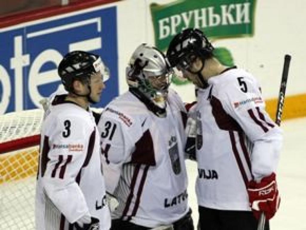 Arvīds Reķis, Jānis Sprukts un Edgars Masaļskis svin Latvijas izlases uzvaru
Autors: Timothy Clary/AFP (www.esports.lv)