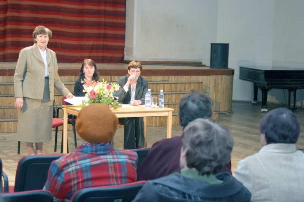 Tikšanās laikā Gulbenes rajona pensionāriem bija daudz jautājumu par pensiju sistēmu, taču atbildes uz daudziem jautājumiem viņus ne sevišķi apmierināja. 
Autors: Gatis Bogdanovs