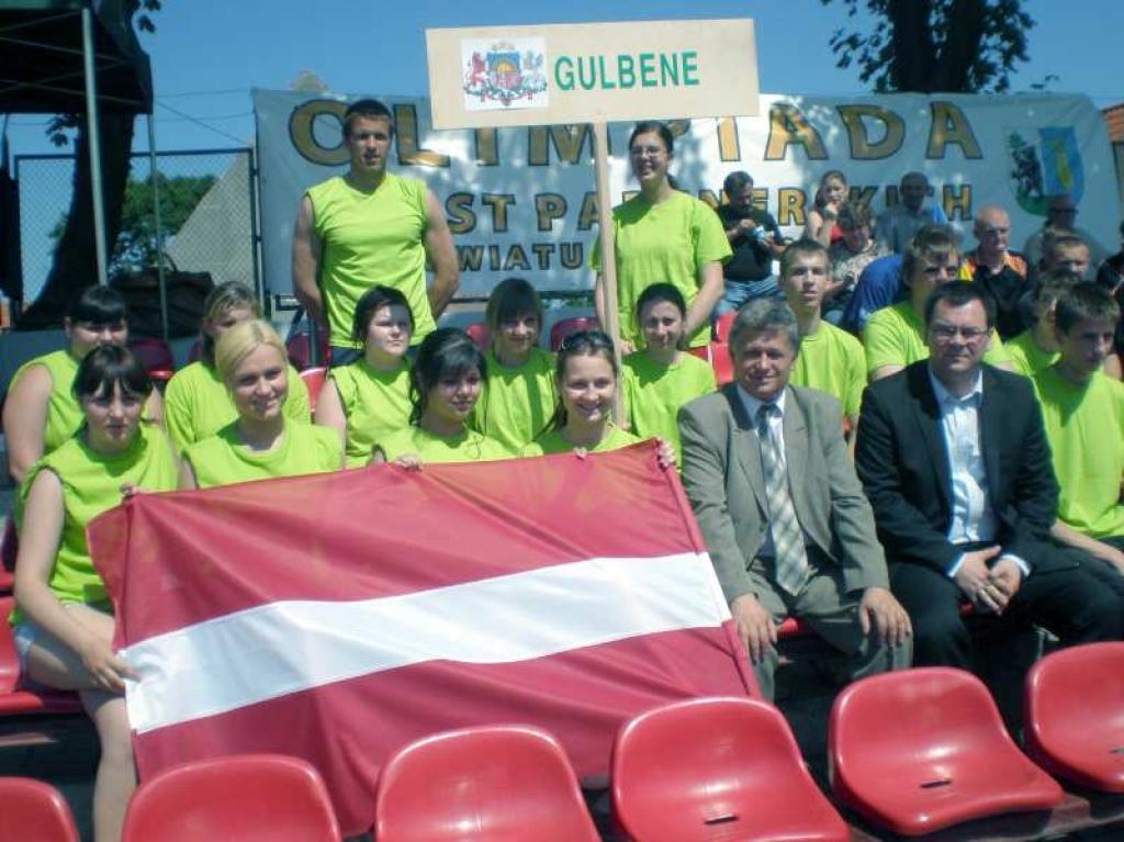 Gulbīša vidusskolas komanda starptautiskajā sadarbības partneru olimpiādē izcīnīja augsto 3.vietu. 
Autors: No personiskā albuma 