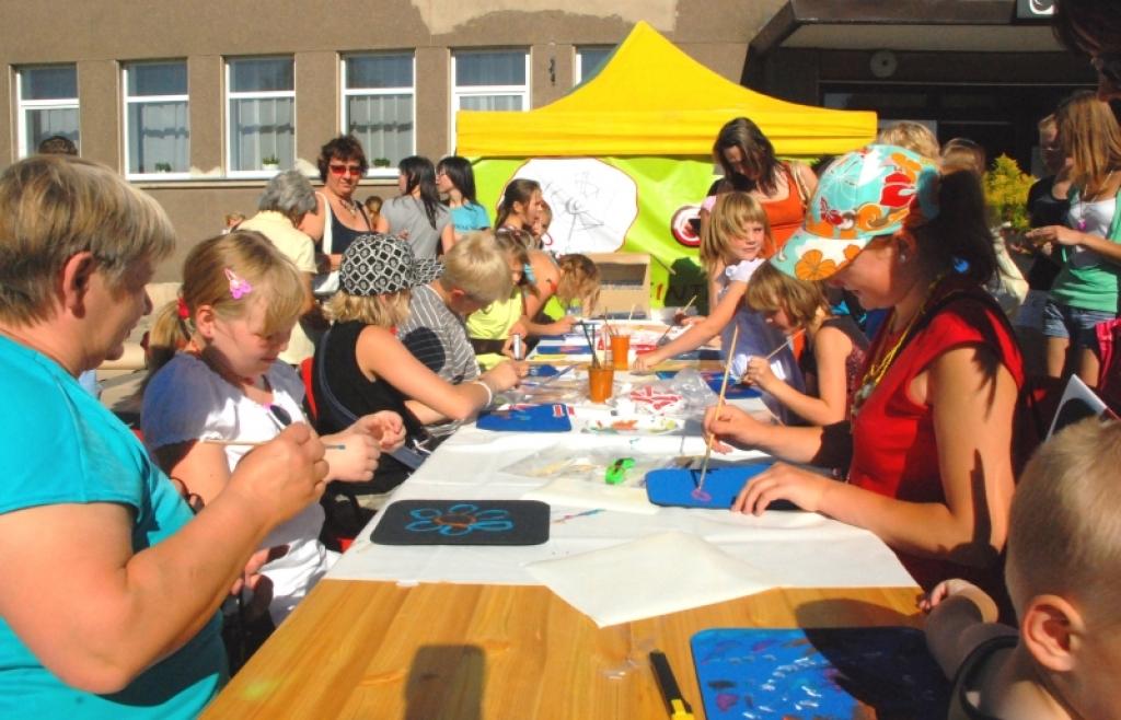 Apmēram 50 jaunieši strādāja visdažādākajās darba grupās un visiem interesentiem rādīja, veidoja, stāstīja, zīmēja un skaidroja.
Autors: Raimonds Rags