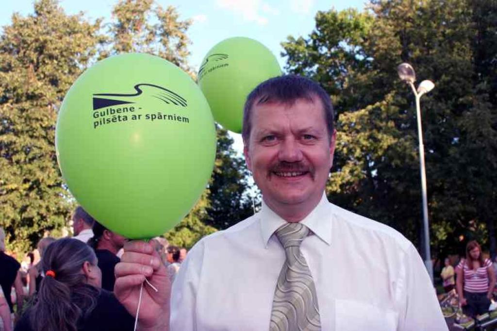 Valtis Krauklis jau 21 gadu strādā pašvaldībā, šobrīd ir domes priekšsēdētāja vietnieks un vada arī akciju sabiedrības 