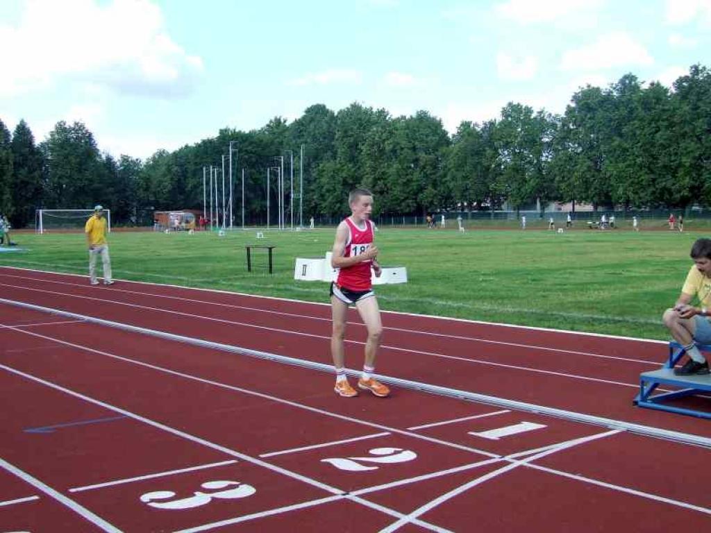 Latvijas čempionātā vieglatlētikā 1993./1994.gadā dzimušiem sportistiem Edgars Gjačs izcīnīja 1.vietu 3 kilometru soļošanā un 5.vietu 3000 metru skrējienā.
Autors: No personiskā albuma