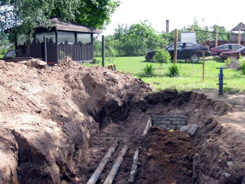 Tā kā šāds atradums ir bīstams, mierinošs bija fakts, ka 1.bērnudārzam pašlaik ir vasaras brīvlaiks un bērnu te nav. Kā zināms, vasaras periodā pilsētā darbojas tikai viens no trim bērnudārziem – “Auseklītis” Nākotnes ielā.
Autors: Inita Savicka