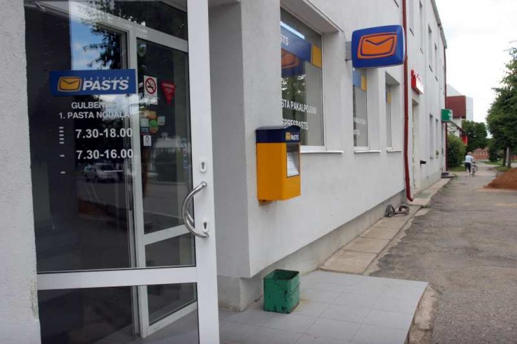 “Dzirksteles” redakcija ļoti bieži uzklausa cilvēku sūdzības par laikā nepiegādātu presi un šoreiz arī par  laikus neizmaksātajām pensijām.
Autors: Gatis Bogdanovs