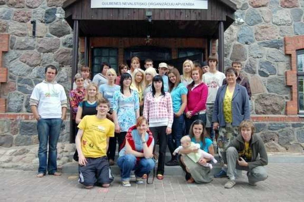 Šie jaunieši ir sapratuši, ka var un vajag palīdzēt cilvēkiem ar īpašām vajadzībām, vientuļajiem un pensionāriem, kā arī tiem, kam šajā dzīvē nav paveicies. 
Autors: No personiskā albuma