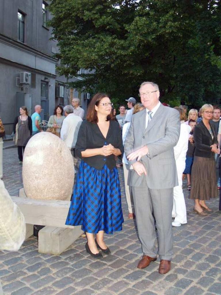 Atklājot projektu, kultūras ministre Helēna Demakova vēlēja 