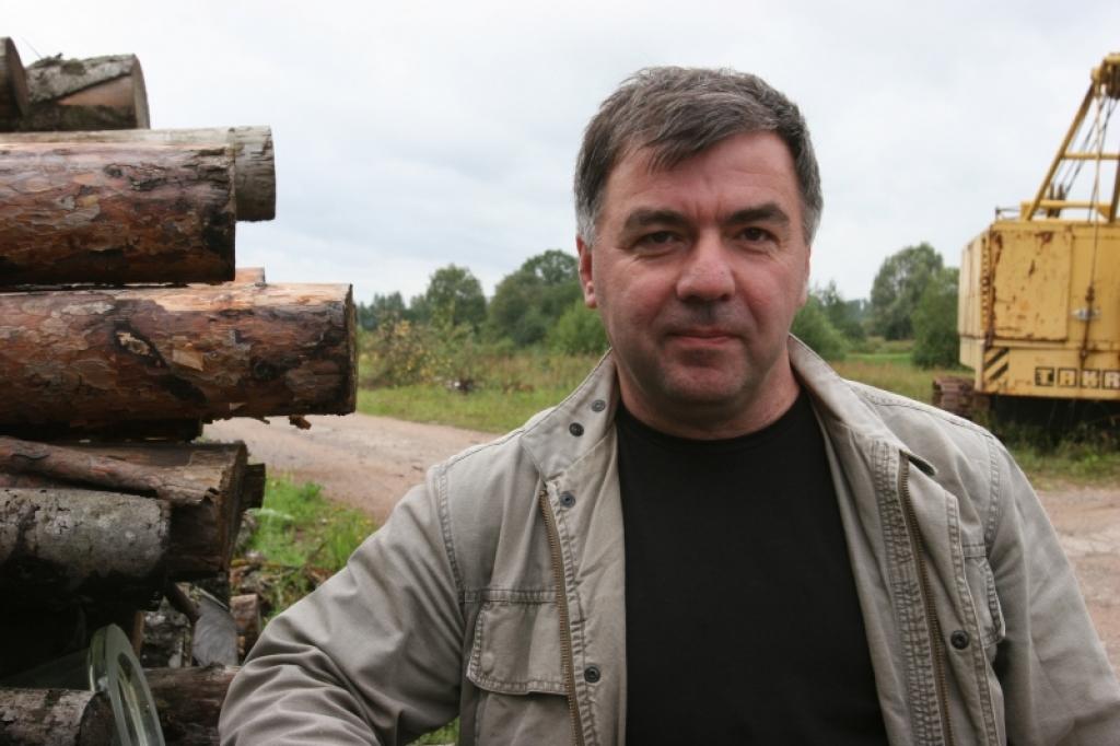 “Gruzija ir valsts, kas aug, būvējas. Tās ir apbrīnas vērtas pārmaiņas. Atceroties kāda bija Gruzija pirms desmit gadiem un kāda tā ir tagad... Toreiz cilvēki bija nomākti un visa atmosfēra depresīva. Tagad Tbilisi cilvēki elpo brīvi,