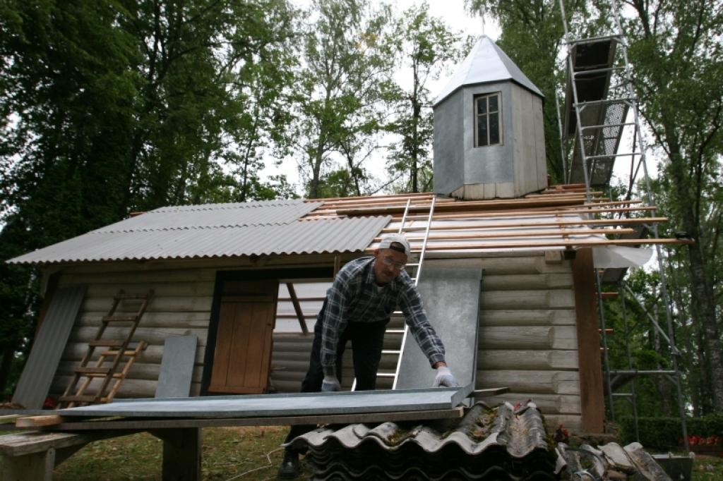 Stāmerienas kapu kapliča tagad varēs lepoties ar jaunu jumtu, tai tiks sakārtots arī zvanu tornis. Kapličas remontdarbus veic SIA 