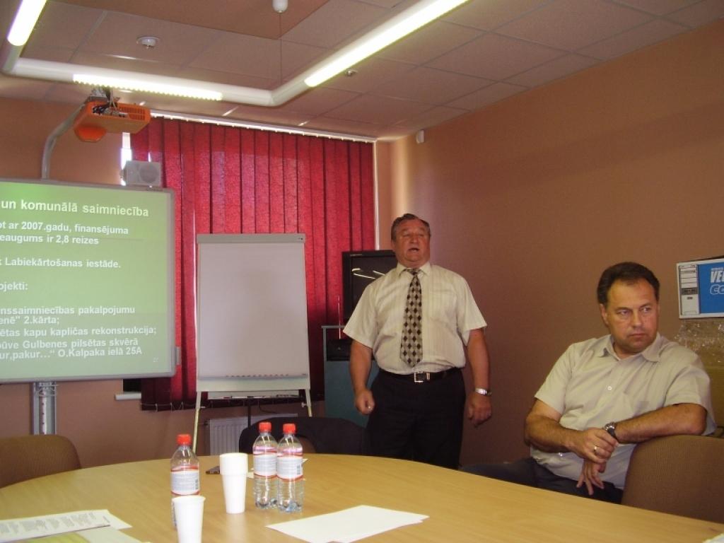 Pilsētas prezentācijas pasākumā, kas notika Gulbenes bibliotēkas konferenču zālē, galvenais runātājs bija domes priekšsēdētājs Nikolajs Stepanovs, kā tas pienākas īstam saimniekam.
Autors: Malda Ilgaža