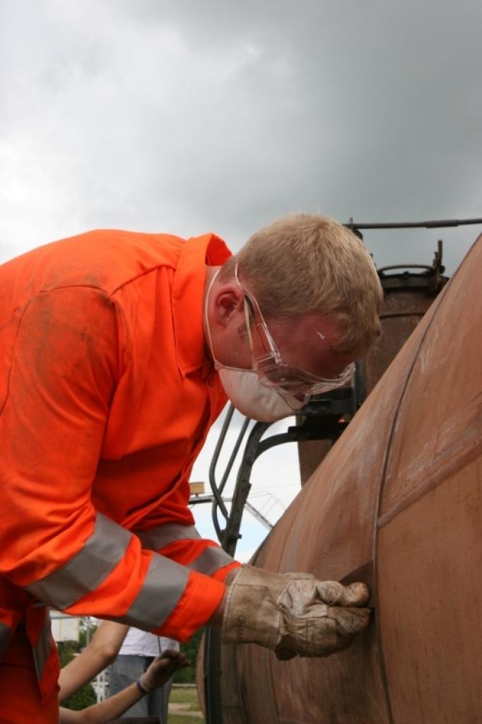 Brīvprātīgo jauniešu grupa šonedēļ veica milzīga apjoma darbu - tīrīja tvaika lokomatīvi, drezīnas, ūdens cisternas, sakopa apkārtni un veica dažādus citus darbus.
Autors: Gatis Bogdanovs