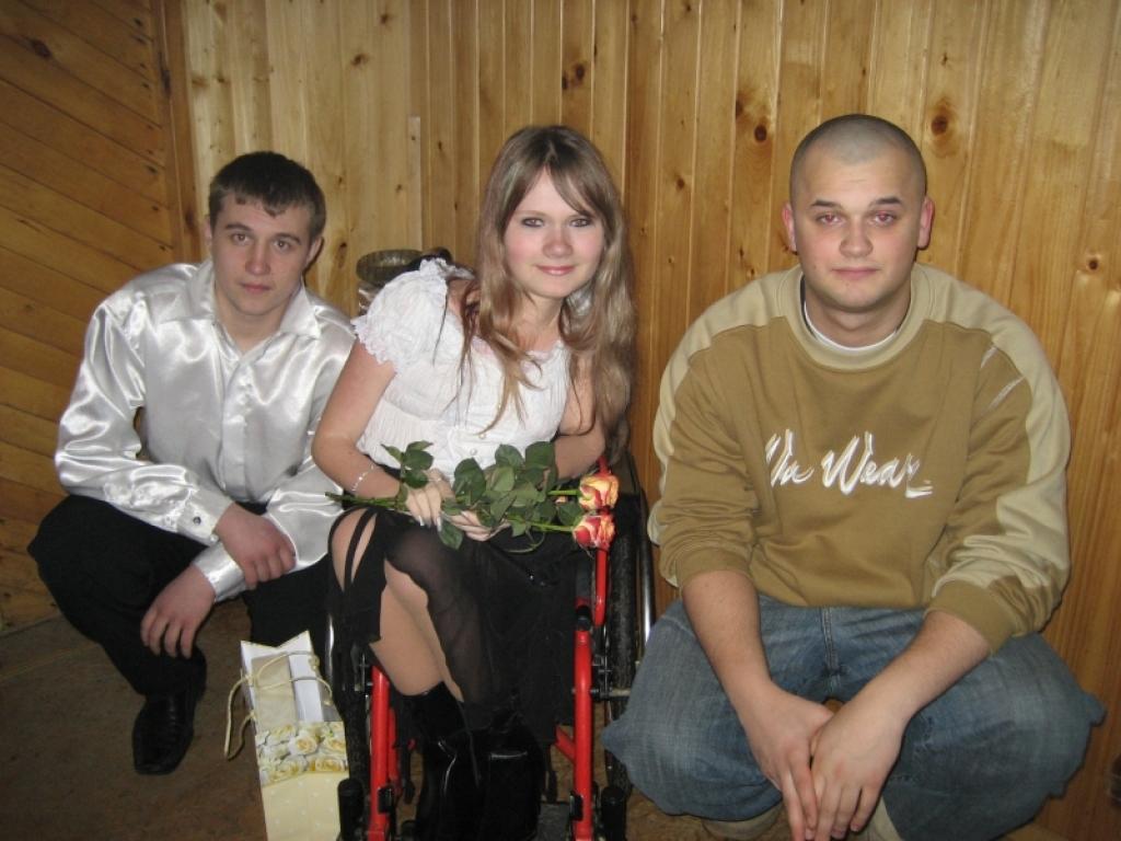 Gulbeniete Elīna Bērziņa kopā ar klasesbiedriem savas 18 gadu dzimšanas dienas svinībās ir pilna cerību un ticības tam, ka turpinās izglītību, iegūstot augstāko izglītību. Elīnas sapnis - studijas ārzemēs.
Autors: Diāna Odumiņa