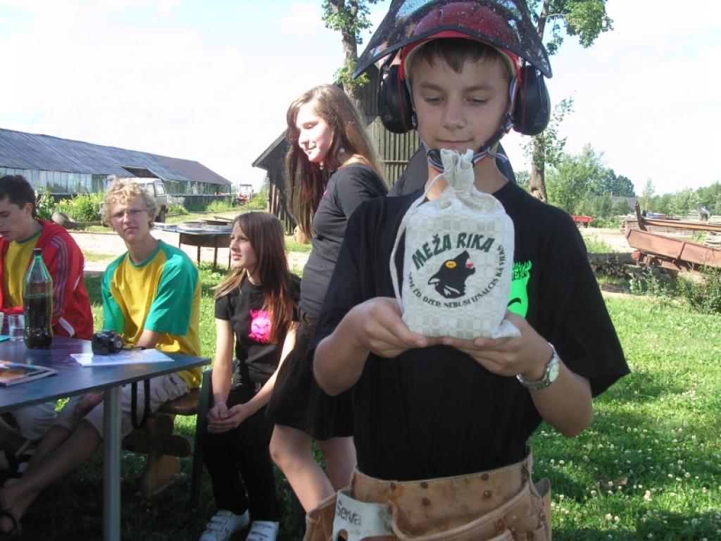 Tirzas pamatskolas komanda, ko konkursam sagatavoja skolotāja Dzintra Ceriņa, Karjeras dienās prezentēja meža riku. 
Autors: No personiskā albuma