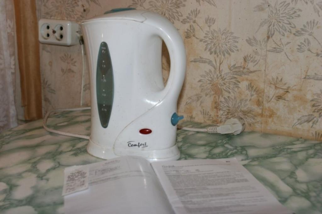 Daukstu pagasta iedzīvotājs Imants ir nesaprašanā, kāpēc plastmasas ūdens vārāmā kanna, kuru iegādājies kādā Gulbenes veikalā, tik nelabi ož.
Autors: Gatis Bogdanovs